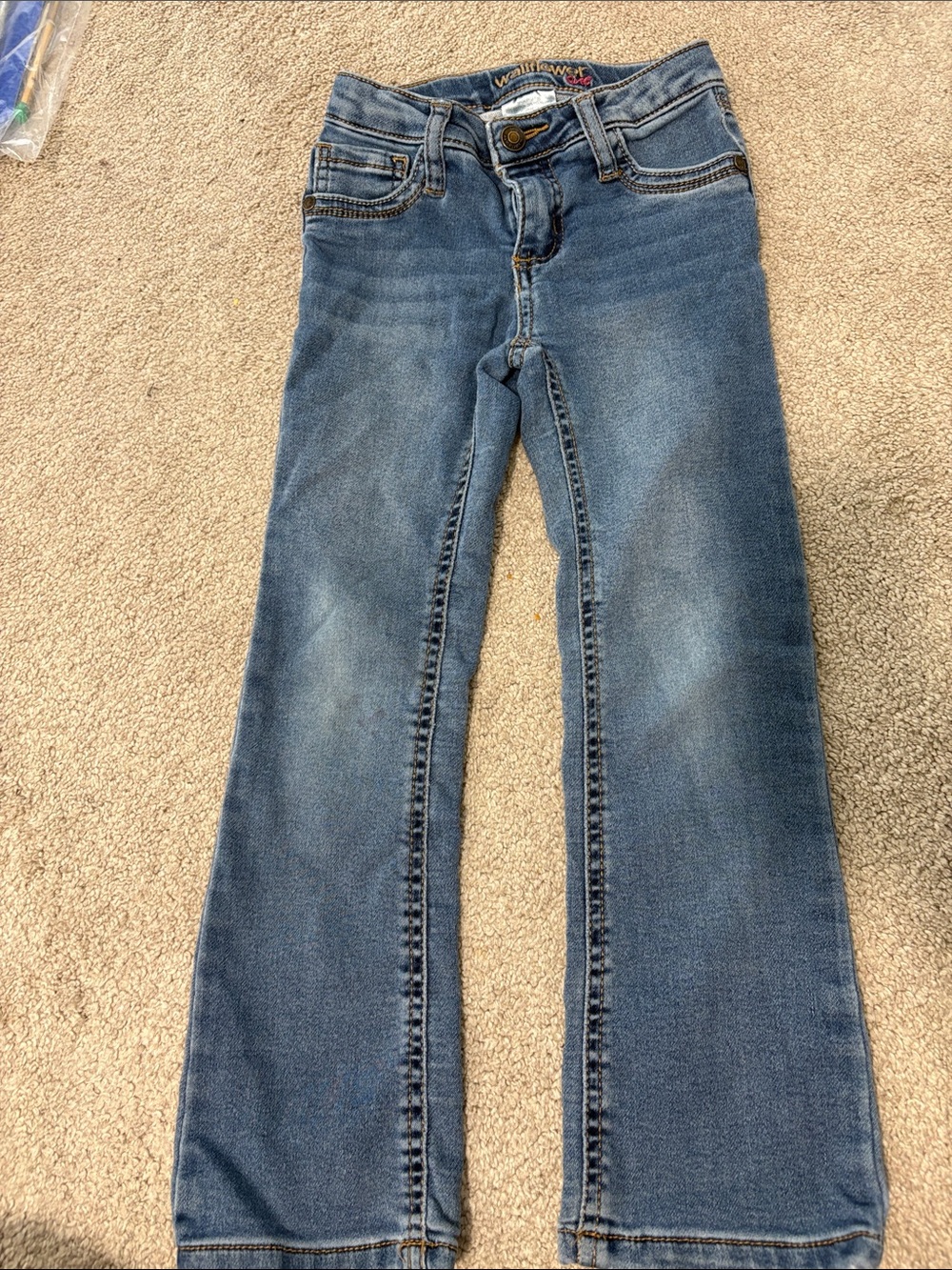 Wallflower Girls' Medium Blue Straight-Leg Jeans